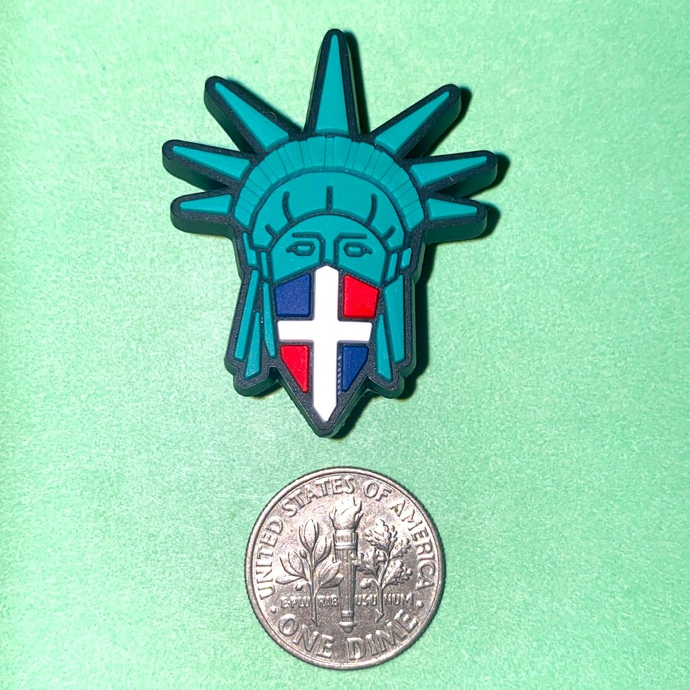 (10 for $15)🗽Head w/a Bandana w/a White Cross, Red & Blue Colors Crocs Charms